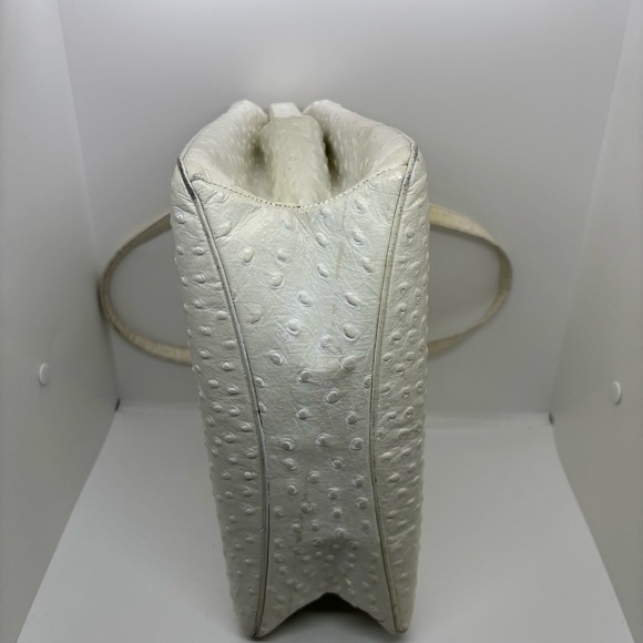 Vintage Classic Elegant Structured Top Handle Handbag – ostrich embossing -Ivory - Picture 14 of 14